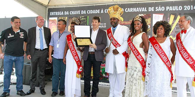 Prefeito Fernando Haddad entrega a Chave da Cidade à Corte do Carnaval de SP