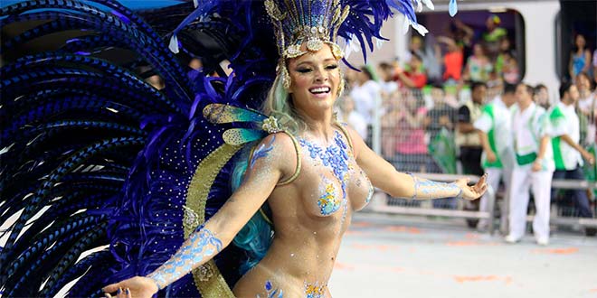 Juju Salimeni destaque da Mancha Verde no carnaval 2013